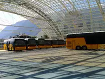 Blick auf die Haltestelle Chur Postautostation am 21.7.2015. Diese Haltestelle befindet sich im 1. Stock direkt über den Bahnsteigen des Bahnhofs Chur.