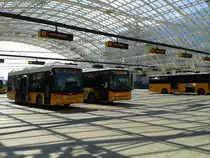 Blick auf die Haltestelle Chur Postautostation am 21.7.2015. Diese Haltestelle befindet sich im 1. Stock direkt über den Bahnsteigen des Bahnhofs Chur.