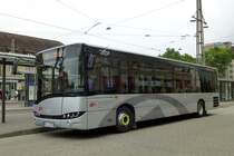 RARITÄT: Solaris Urbino 10,9  Verkehrsbetriebe Karlsruhe , eine von derzeit vier niedrigen Sonderanfertigungen mit Klimaanlage im Heck (statt Rückbank) und 2,40 m Breite für die Bulacher Unterführung, Karlsruhe 29.07.2015 
