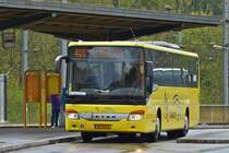 . AS 5500, Setra S 415 UL von AS Tours, steht abfahrtbereit am Bahnhof in Ettelbr�ck. 25.04.2015
