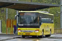 . AS 5500, Setra S 415 UL von AS Tours, steht abfahrtbereit am Bahnhof in Ettelbr�ck. 25.04.2015