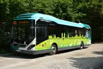 
P-AV 930 steht am 25.07.2015 an der Endhaltestelle, Postdam Intitut für Agartechnik. Aufgenomen wurde ein Volvo 7900 Hybrid Bus.