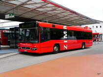 Zimmerberg Bus - Volvo 7700  Nr.24  ZH 268286 unterwegs auf der Linie 132 bei den Haltestellen vor dem Bahnhof in Horgen am 26.07.2015