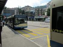 FART-Solaris Urbino an der Haltestelle beim Bahnhof Locarno am 29.7.15