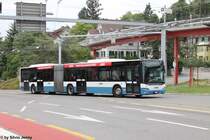 VBZ Nr. 540 (Neoplan Centroliner Evolution N4522) am 1.8.2015 beim Bucheggplatz. Nicht nur am Bellevue, sondern auch in der Rosengartenstrasse wird während den Sommerferen gebaut. Deshalb ist die Linie 72 zwischen Albisriederplatz und Milchbuck eingestellt. Als Ersatz verkehr deshalb die Linie 71, die sonst nur zur Hauptverkehrszeit in Betrieb ist.