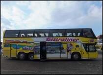 Neoplan Spaceliner von JobTours aus Deutschland im Stadthafen Sassnitz am 27.10.2013