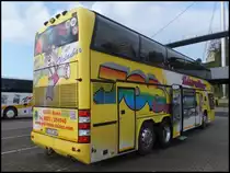 Neoplan Spaceliner von JobTours aus Deutschland im Stadthafen Sassnitz am 27.10.2013