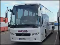 Volvo 9700 von Vokuhl Reisen aus Deutschland im Stadthafen Sassnitz am 27.10.2013