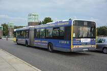 Dieser Solaris Urbino 18 mit dem Kennzeichen B-V 4114 fährt am 03.09.2015 auf der Linie 236. Aufgenommen auf der Spandauer-See-Brücke.
