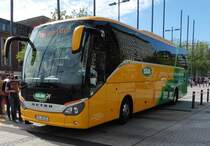 Wg, 21 Setra S 516 HD mit Behinderten-Lift von Kiel-nach Hamburg-Flughafen unterwegs als Kielius