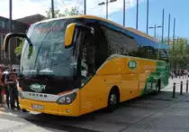 Wg, 21 Setra S 516 HD mit Behinderten-Lift von Kiel-nach Hamburg-Flughafen unterwegs als Kielius