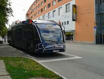 Hier zu sehen ist Solaris Trollino 18 MetroStyle als Linie 2 von Obergnigl nach Walserfeld Schule. Dieser Bus erhielt als einziger diese Sonderlakierung für das 75-Jahre-Jubiläum des Salzburger Obus. 