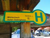 Haltestellenschild der Bushaltestelle Mörtschach Asten Sadnighaus am 30.8.2015.