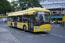 B-V 1687 (Solaris Urbino 12 Electric) fährt am 04.09.2015 auf seiner Stammlinie 204. Aufgenommen am Zoologischer Garten in Berlin.
