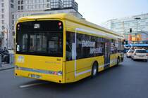 B-V 1687 (Solaris Urbino 12 Electric) fährt am 04.09.2015 auf seiner Stammlinie 204. Aufgenommen am Zoologischer Garten in Berlin.
