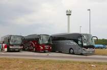 17.8.2015 Gruppe Reisebusse auf dem ehem. Grenzübergang Marienborn.