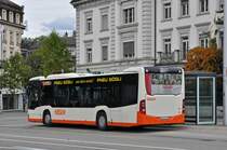 Mercedes Citaro 89 auf der Linie 2 bedient die Haltestelle beim Bahnhof Solothurn. Die Aufnahme stammt vom 05.09.2015.