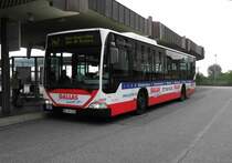 HHA 2520 MB O 530 auf Linie 142, Bf. Harburg am 14.07.15