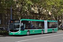 Mercedes Citaro 7017 auf der Linie 36 fährt zur Haltestelle am Badischen Bahnhof. Die Aufnahme stammt vom 07.09.2015.