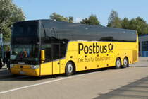 Van Hool TX21 Altano der Firma Postbus stand am 18.09.2015 als Linie 60905 von Hamburg nach Greifswald in H�he Rostock Hauptbahnhof/S�d.