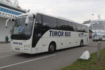 Safari HD der Firma Timor Bus HCT Busvermitung stand am 19.09.2015 vor dem Aida Kreuzfahrtterminal in Warnem�nde.