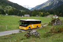 Ein Setra S 412 UL Postauto auf dem Kurs 31.164 Meiringen - Schwarzwaldalp - Grindelwald (Rosenlaui-Linie) zwischen Schwarzwaldalp und der Grossen Scheidegg; 19.09.2015