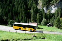 Ein Setra S 412 UL Postauto auf dem Kurs 31.164 Grindelwald - Schwarzwaldalp - Meiringen (Rosenlaui-Linie) unterhalb von Rosenlaui; 19.09.2015