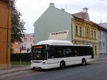 Der kleine Urbanway 10,5M CNG in Chomutov. (20.5.2015)