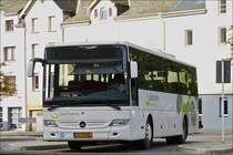 . SL 5506, Mercedes Benz Integro, von Voyages Bartholme, (Sales Lentz group), wartet an der Bushaltestelle in Clervaux am Bahnhof auf Fahrgäste. 25.09.2015