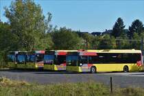 . In der Nähe des bahnhofs von Athus warten mehere Mercedes benz Busse des TEC auf den nächsten Einsatz.  02.10.2015
