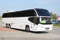 Neoplan Cityliner der Firma MeinFernbus am 04.10.2015 h�he Rostock Hauptbahnhof/S�d