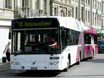 Bern mobil - Volvo 7700 Gelenkbus Nr.831 mit Werbung BE 612831 eingeteilt auf der Linie 10 nach Ostermundigen unterwegs in der Stadt Bern am 05.07.2008