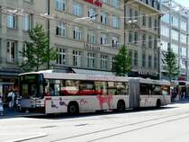 Bern mobil - Hess-Volvo Gelenkbus Nr.261 mit Werbung BE 572261 eingeteilt auf der Linie 19 Elenau unterwegs in Bern am 05.07.2008