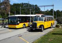 Postauto - Mercedes Citaro  BE  671028 neben Saurer Oldtimer in Schwarzenburg am 12.09.2015