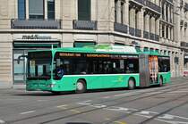 Mercedes Citaro 716 auf der Linie 30 fährt zur Haltestelle Steinenschanze. Die Aufnahme stammt vom 03.08.2015.