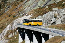 Ein Setra S 412 UL Postauto auf dem Kurs 31.161 Oberwald - Grimsel - Meiringen (Grimselpass-Linie) auf der Grimselpass-Südrampe; 11.11.2015 
