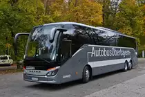 . Setra S 517 HD wartet auf dem Parkplatz von Schloß Linderhof auf seine Reisegruppe um danach seine Reise fortzusetzen. 09.10.2015