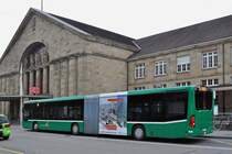 Mercedes Citaro 7018 auf der Linie 30 wartet an der Endstation am Badischen Bahnhof. Die Aufnahme stammt vom 13.10.2015.