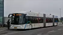 . EW 1438,  Hess Doppelgelenk-Hybridbus „ligh-Tram“ von Emile Weber an der Endhaltestelle Flughafen in Luxemburg. 
Die komplette elektronische Ausrüstung sowie der elektrische Antrieb stammt von Vossloh Kiepe, zwei elektrische Traktionsmotoren mit jeweils 160 kW treiben 2 der 4 Achsen an und kann somit eine Strecke von 4 Km nur mit Elektroantrieb im Stadtgebiet zurücklegen, im Randgebiet übernimmt der Euro-6-Dieselmotor GPS gesteuert ohne Fahrtunterbrechung den Antrieb, dabei und durch die Energierückgewinnung beim Bremsen werden die Batterien wieder aufgeladen. Nachts werden die Batterien im Busdepot noch vollgeladen. Drei solcher 25 Meter Busse sind seit März 2015 bei diesem Busunternehmen im Einsatz.  16.10.2015 