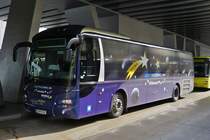 . MAN Lion's Regio von Postbus, beklebt mit einer spezielen Werbung fr Sternfahrten, abgestellt nahe dem Bahnhof von Innsbruck.  06.10.2015