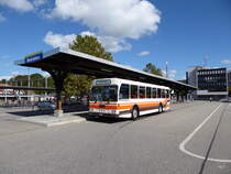 Bustag 2015 - Oldtimer FBW BE 399675 auf einer Extrafahrt unterwegs beim BLS Busbahnhof in Burgdorf am 04.10.2015