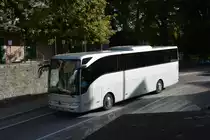 MTK-RS 383 (Mercedes Benz Tourismo / Omnibus Samstag aus Hofheim TS) fährt am 06.10.2015 durch Lindau.