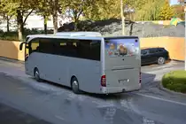 MTK-RS 383 (Mercedes Benz Tourismo / Omnibus Samstag aus Hofheim TS) fährt am 06.10.2015 durch Lindau.