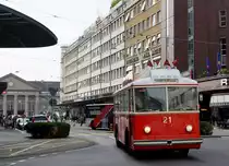 75 Jahre Trolleybus Biel. Oldtimerfahrten mit dem Bus 21 auf einer spezielle Route in Biel am 24. Oktober 2015.
Foto: Walter Ruetsch