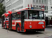 75 Jahre Trolleybus Biel. Bus 9 des Trolleybusvereins Schweiz ausgestellt auf dem Centralplatz Biel am 24. Oktober 2015.
Foto: Walter Ruetsch