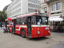 VB Biel - 75 Jahr Feier des Trolleybus in Biel mit dem Oldtimer Nr.9 auf dem Zentralplatz am 24.10.2015