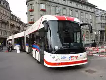 VB Biel / VBL Luzern - 75 Jahr Feier des Trolleybus in Biel mit VBL Gast  Trolleybus Nr.239 auf dem Zentralplatz am 24.10.2015