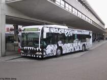 VZO Nr. 30 ''ZVV Schulinfo'' am 2.10.2015 beim Bhf. Uster. Der Schulinfo Bus dient dazu, in Zusammenarbeit mit der SBB und deren Schul-Zug, um den Schulkindern die Welt des ÖV's und auch deren Gefahren näher zu bringen. Ist der SBB Schul- und Erlebniszug im Kanton Zürich zu Gast, ist jeweils auch dieser Citaro zugegen. Mit ihm werden dann auch teilweise Vollbremsungen durchgeführt. Wenn der Schulzug anderswo in der Schweiz unterwegs ist, ist der ZVV Schulbus auf dem VZO-Liniennetz im Einsatz. Im Zuge des 25 jährigen Jubiläums des ZVV veranstaltete die VZO ein Wettbewerb unter Zürcher Oberländer Schulklassen mit dem Auftrag ein neues Design für den Schulbus zu kreiieren. Gewonnen hat eine Klasse aus Wald.