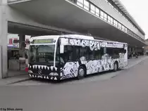 VZO Nr. 30 ''ZVV Schulinfo'' am 2.10.2015 beim Bhf. Uster. Der Schulinfo Bus dient dazu, in Zusammenarbeit mit der SBB und deren Schul-Zug, um den Schulkindern die Welt des ÖV's und auch deren Gefahren näher zu bringen. Ist der SBB Schul- und Erlebniszug im Kanton Zürich zu Gast, ist jeweils auch dieser Citaro zugegen. Mit ihm werden dann auch teilweise Vollbremsungen durchgeführt. Wenn der Schulzug anderswo in der Schweiz unterwegs ist, ist der ZVV Schulbus auf dem VZO-Liniennetz im Einsatz. Im Zuge des 25 jährigen Jubiläums des ZVV veranstaltete die VZO ein Wettbewerb unter Zürcher Oberländer Schulklassen mit dem Auftrag ein neues Design für den Schulbus zu kreiieren. Gewonnen hat eine Klasse aus Wald.