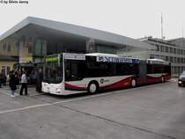 RVBW Nr. 150 (MAN A23 Lion's City G) am 14.10.2015 beim Bhf. Baden. Nun ist das Mittelland wieder unter einer dichten Hochnebeldecke eingehüllt. Zusammen mit den modernen Architekturen, die ebenfalls meistens in Grautönen gehalten sind, sind farbenfrohe Bilder kaum noch möglich.